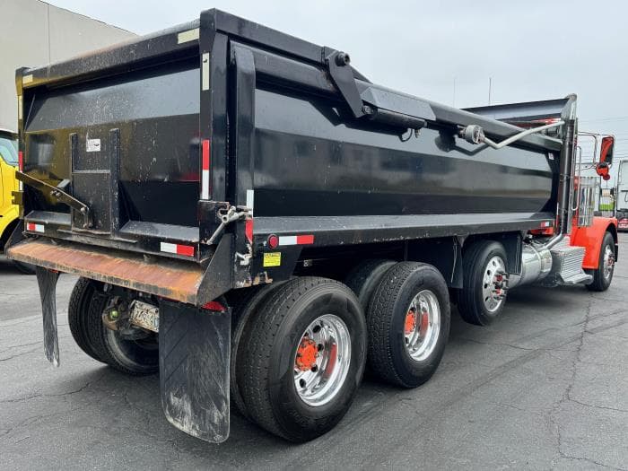 2017 Peterbilt 389 — photo 6