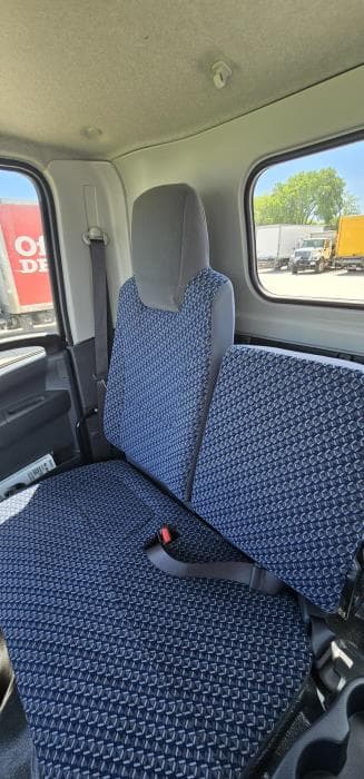 2025 Isuzu NRR — photo 12