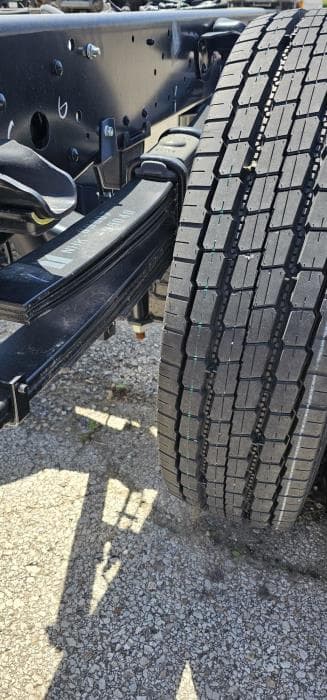 2025 Isuzu NRR — photo 5