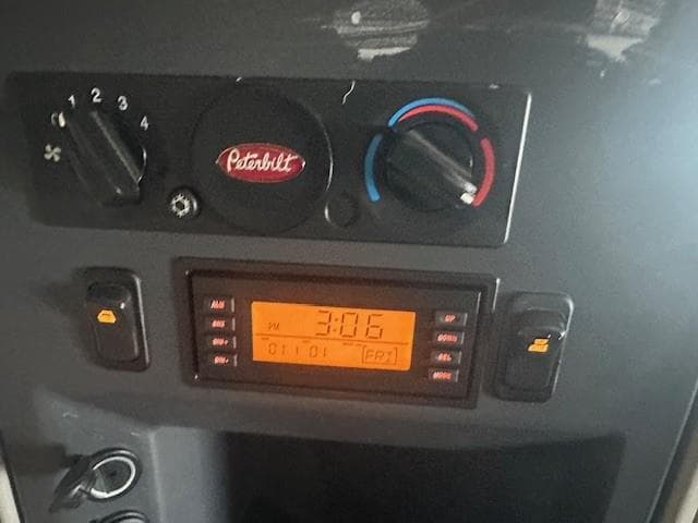 2021 Peterbilt 579 — photo 7