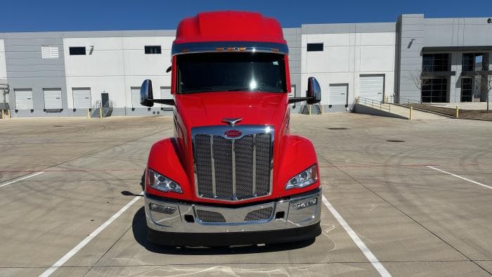 2026 Peterbilt 579 — photo 3