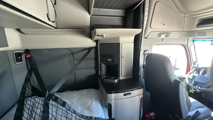 2026 Peterbilt 579 — photo 24