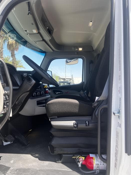 2026 Peterbilt 567 — photo 15