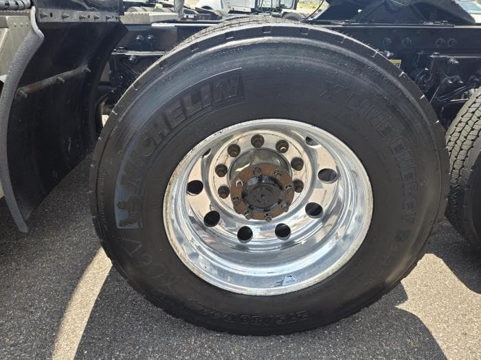 2022 Peterbilt 579 — photo 2