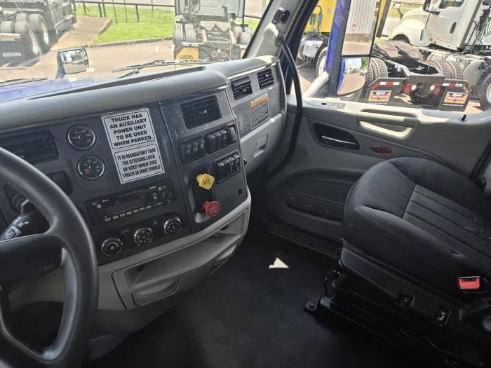 2022 Peterbilt 579 — photo 27