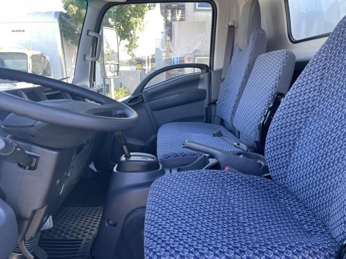 2025 Isuzu NPR — photo 13