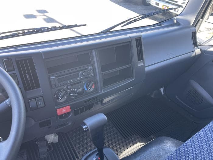 2025 Isuzu NPR — photo 14