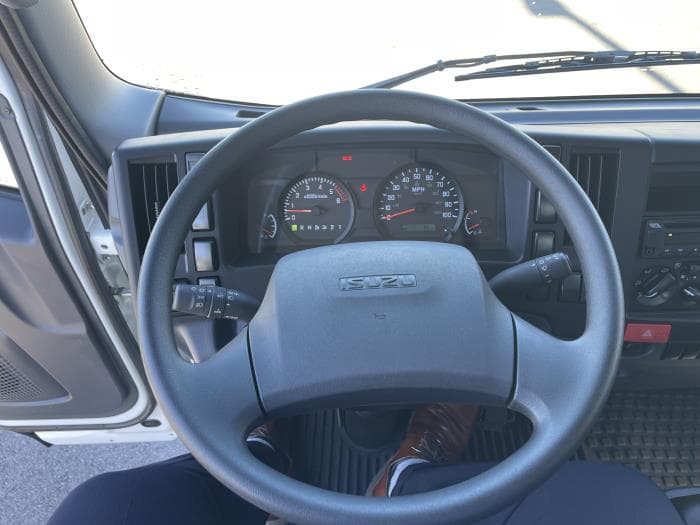 2025 Isuzu NPR — photo 17