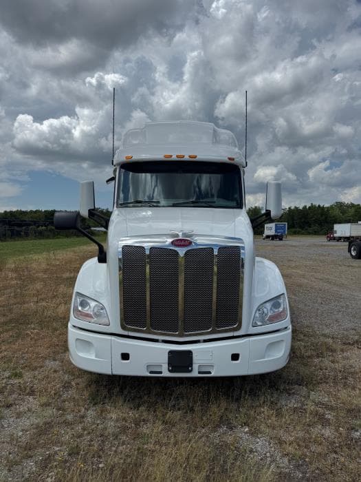 2022 Peterbilt 579 — photo 3
