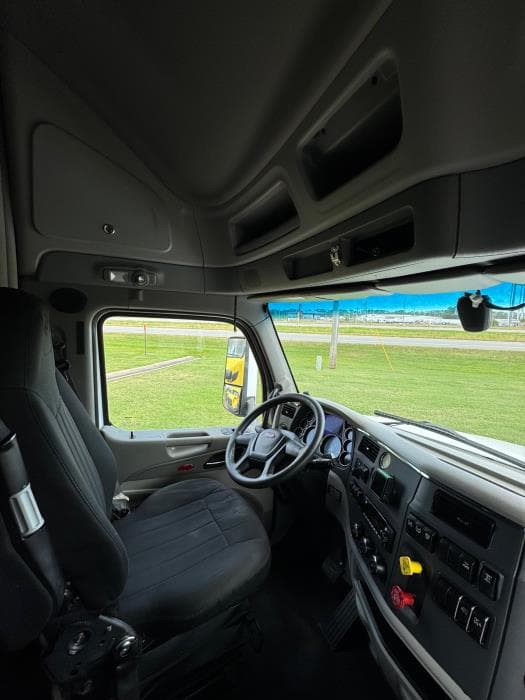 2022 Peterbilt 579 — photo 19