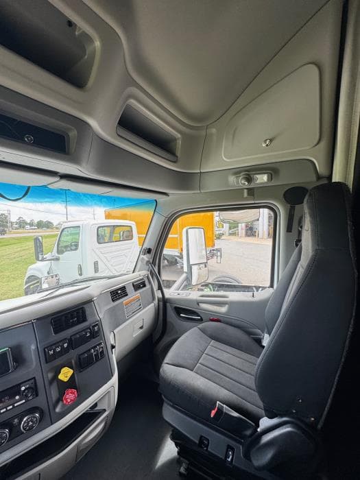 2022 Peterbilt 579 — photo 21