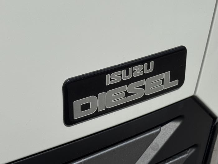 2025 Isuzu NRR — photo 9