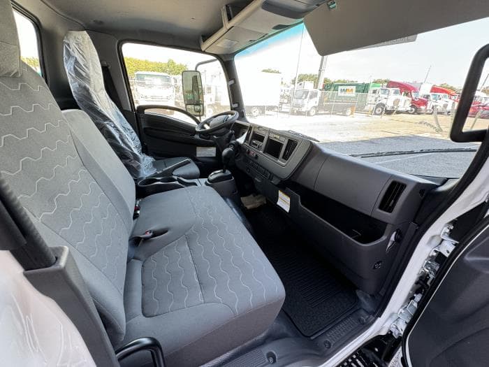 2026 Isuzu NRR — photo 10
