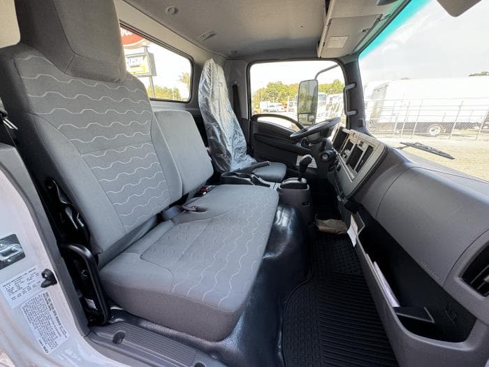 2026 Isuzu NRR — photo 11