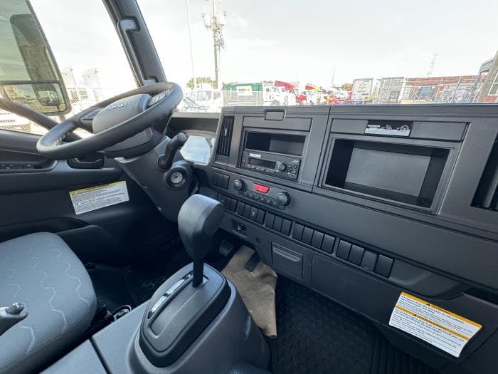 2026 Isuzu NRR — photo 12