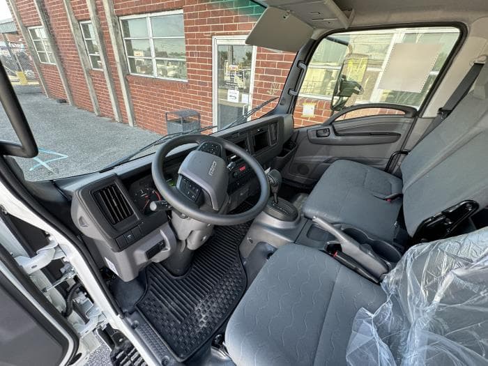2026 Isuzu NRR — photo 13