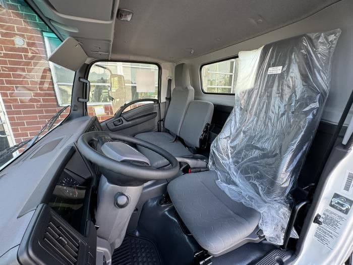 2026 Isuzu NRR — photo 14