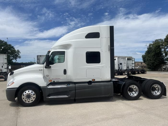 2021 International LT — photo 3