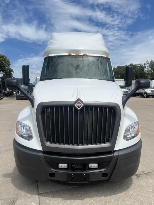 2021 International LT — photo 8