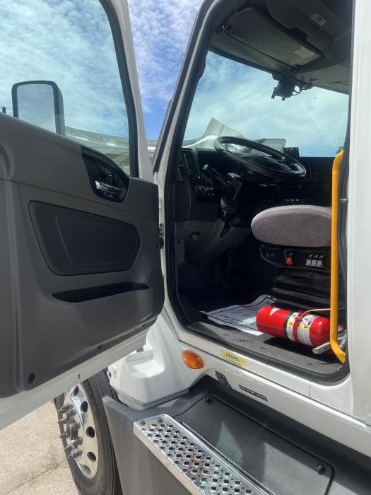 2021 International LT — photo 11