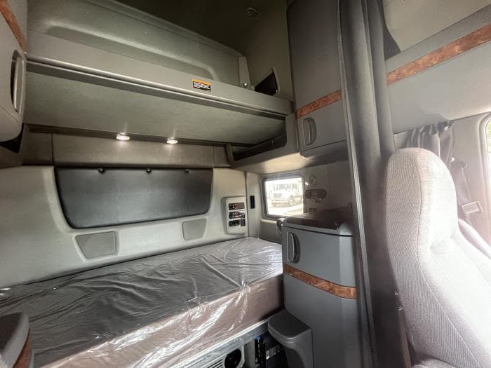 2021 International LT — photo 14