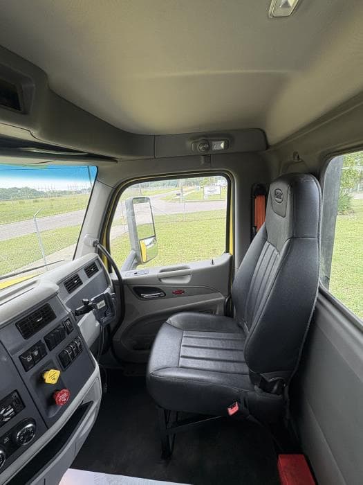 2021 Peterbilt 579 — photo 12