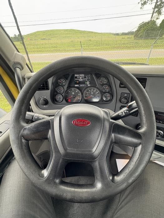 2021 Peterbilt 579 — photo 15