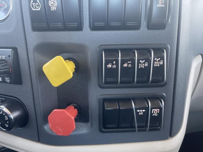 2022 Peterbilt 567 — photo 20