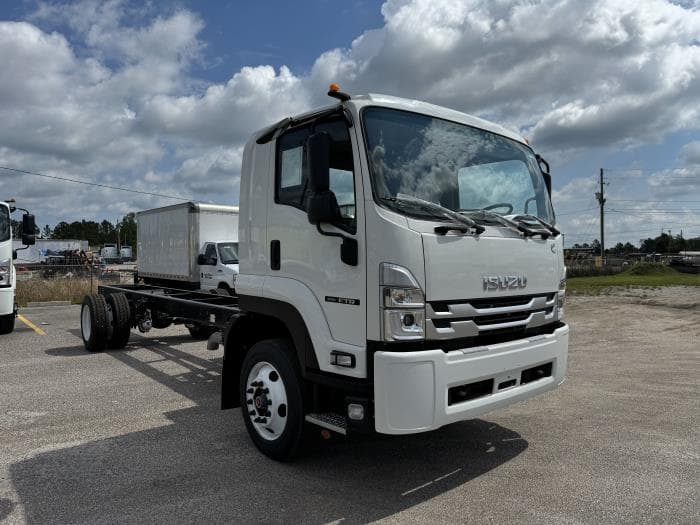 2025 Isuzu FTR — photo 6