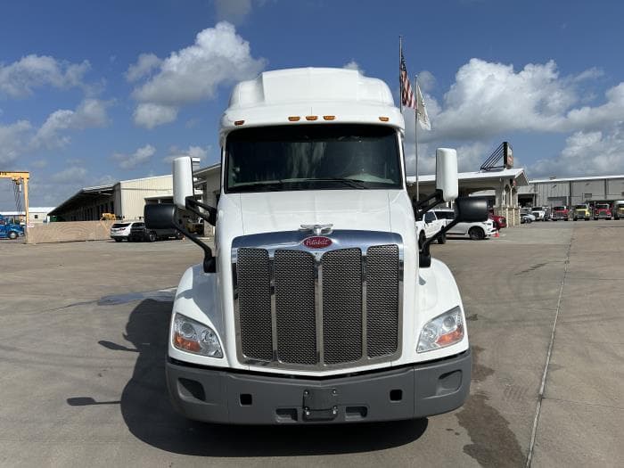 2021 Peterbilt 579 — photo 9