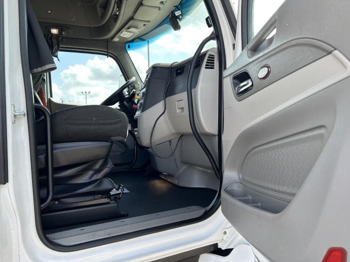 2021 Peterbilt 579 — photo 23