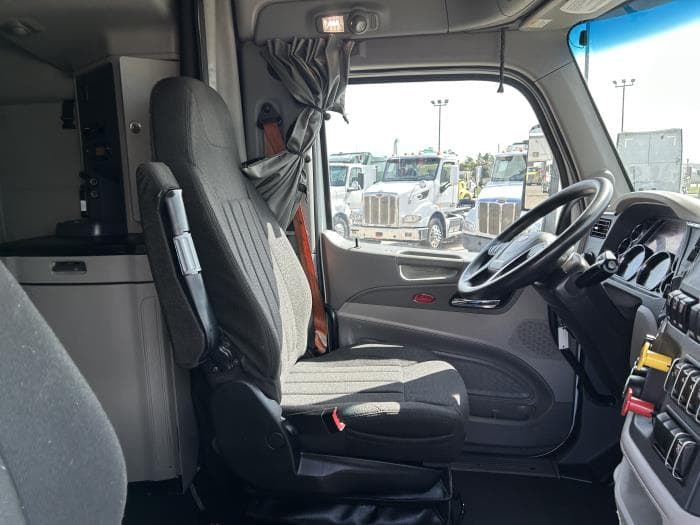 2021 Peterbilt 579 — photo 24