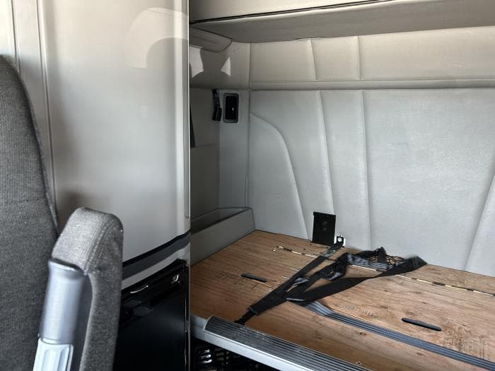 2021 Peterbilt 579 — photo 32