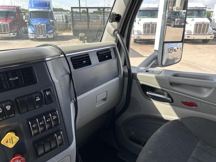 2021 Peterbilt 579 — photo 37