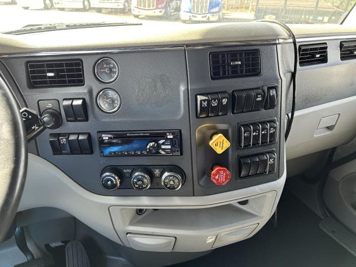 2021 Peterbilt 579 — photo 38