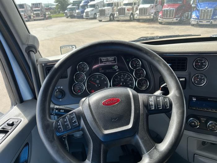 2021 Peterbilt 579 — photo 39