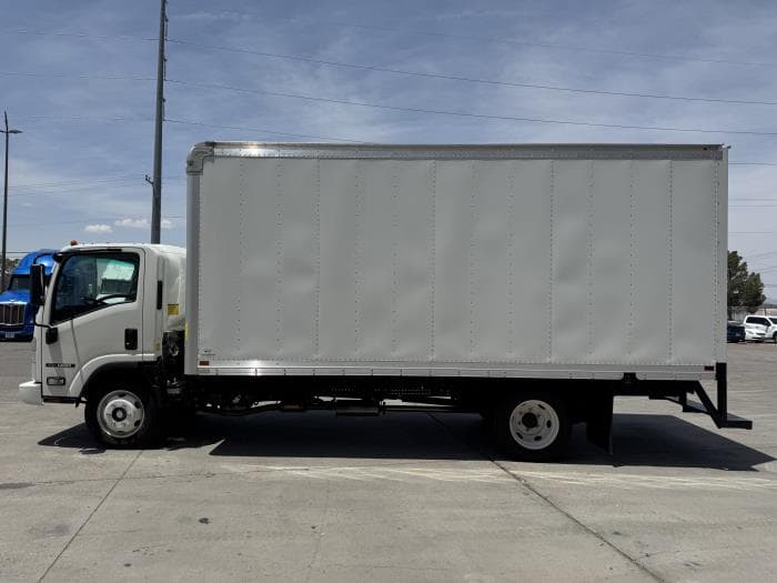 2024 Isuzu NRR — photo 9