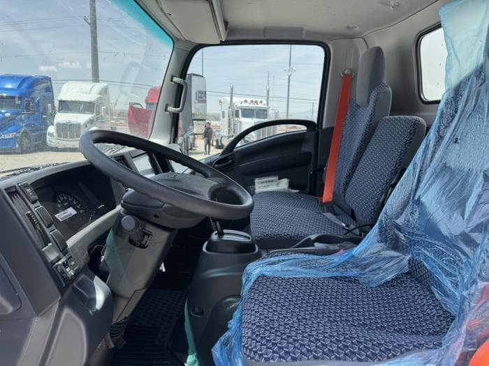 2024 Isuzu NRR — photo 10