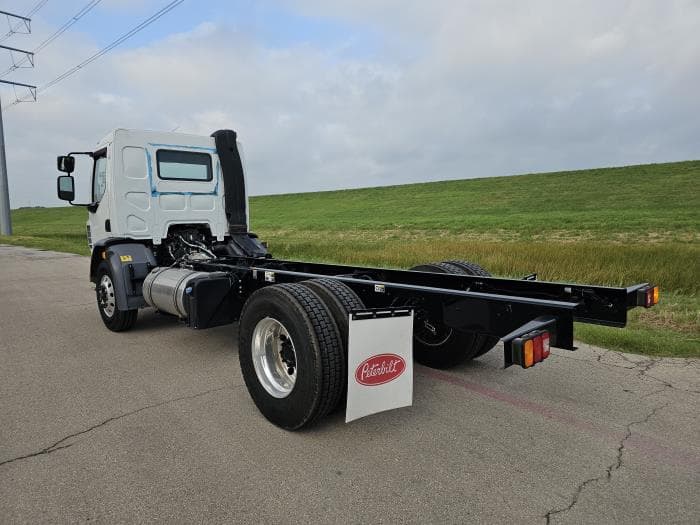 2025 Peterbilt 220EV — photo 4