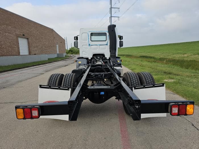 2025 Peterbilt 220EV — photo 5