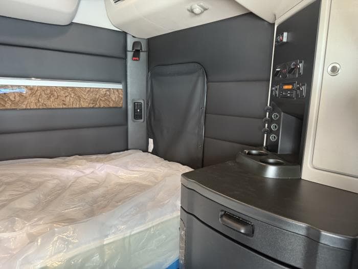 2026 Peterbilt 589 — photo 44