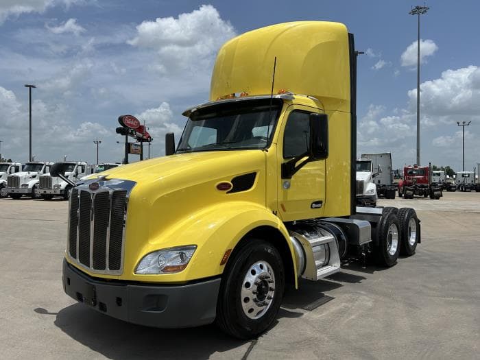 2021 Peterbilt 579 — photo 2