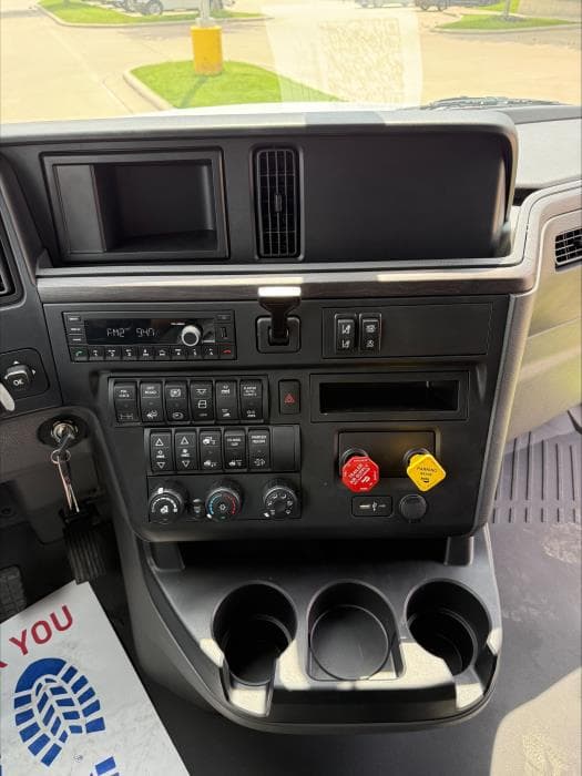 2026 International LT — photo 6