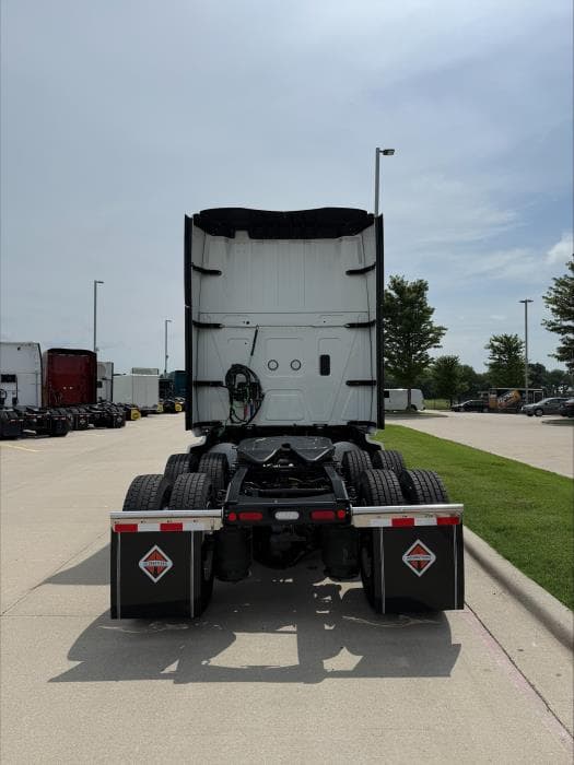 2026 International LT — photo 4