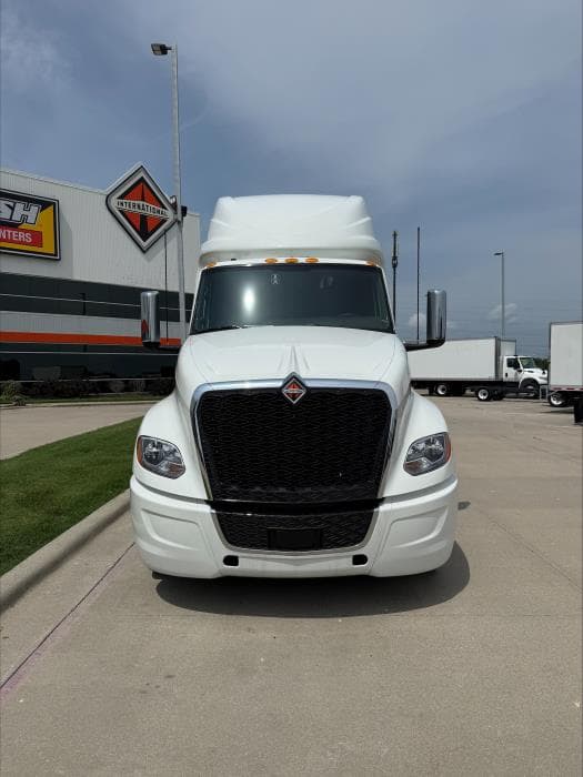 2026 International LT — photo 3