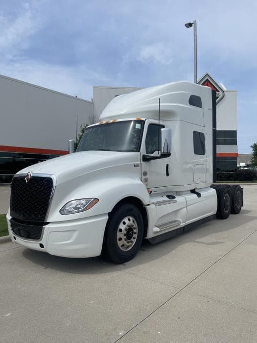 2026 International LT — photo 2