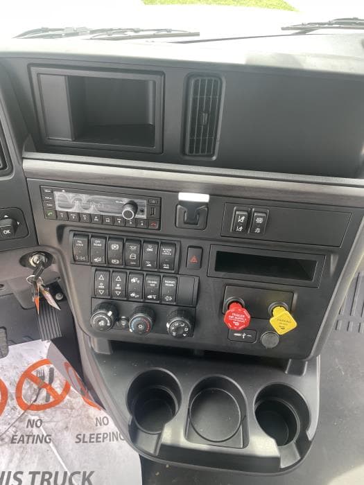 2026 International LT — photo 9