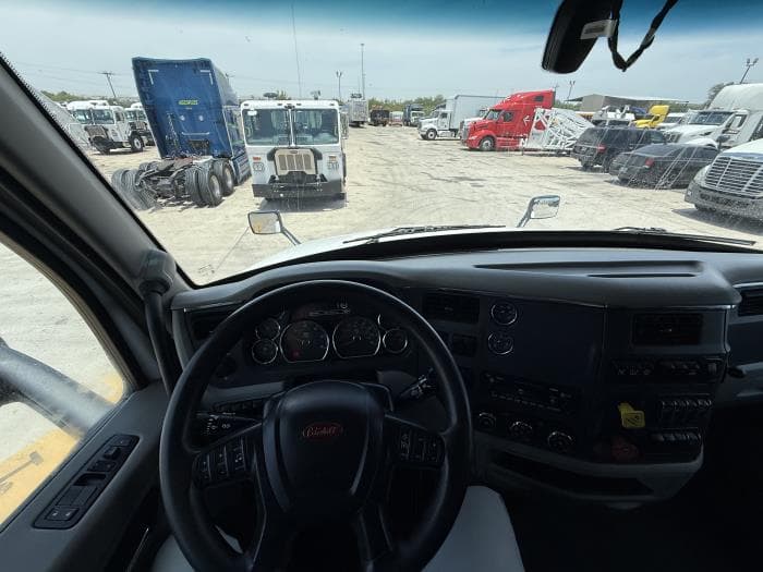 2021 Peterbilt 579 — photo 15