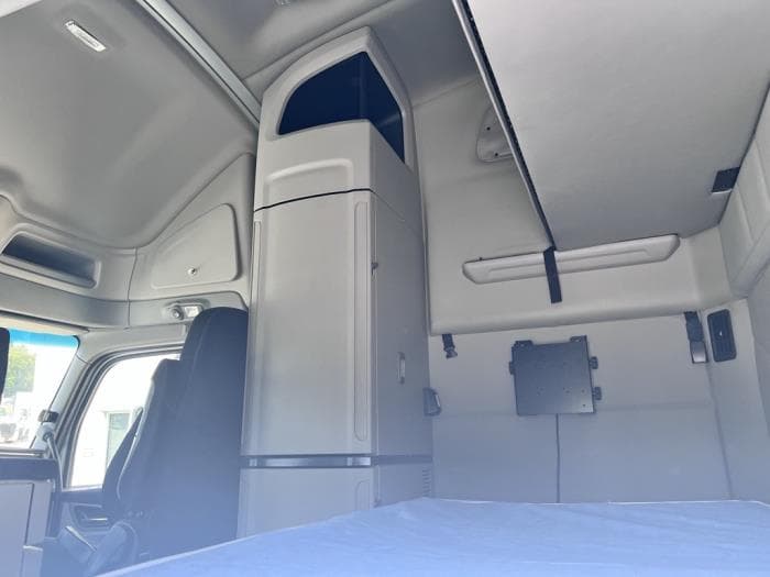 2022 Peterbilt 579 — photo 12