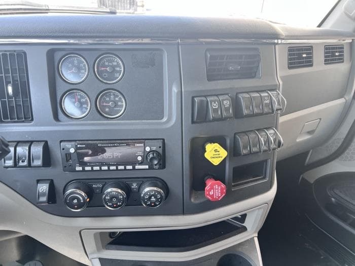 2022 Peterbilt 579 — photo 14